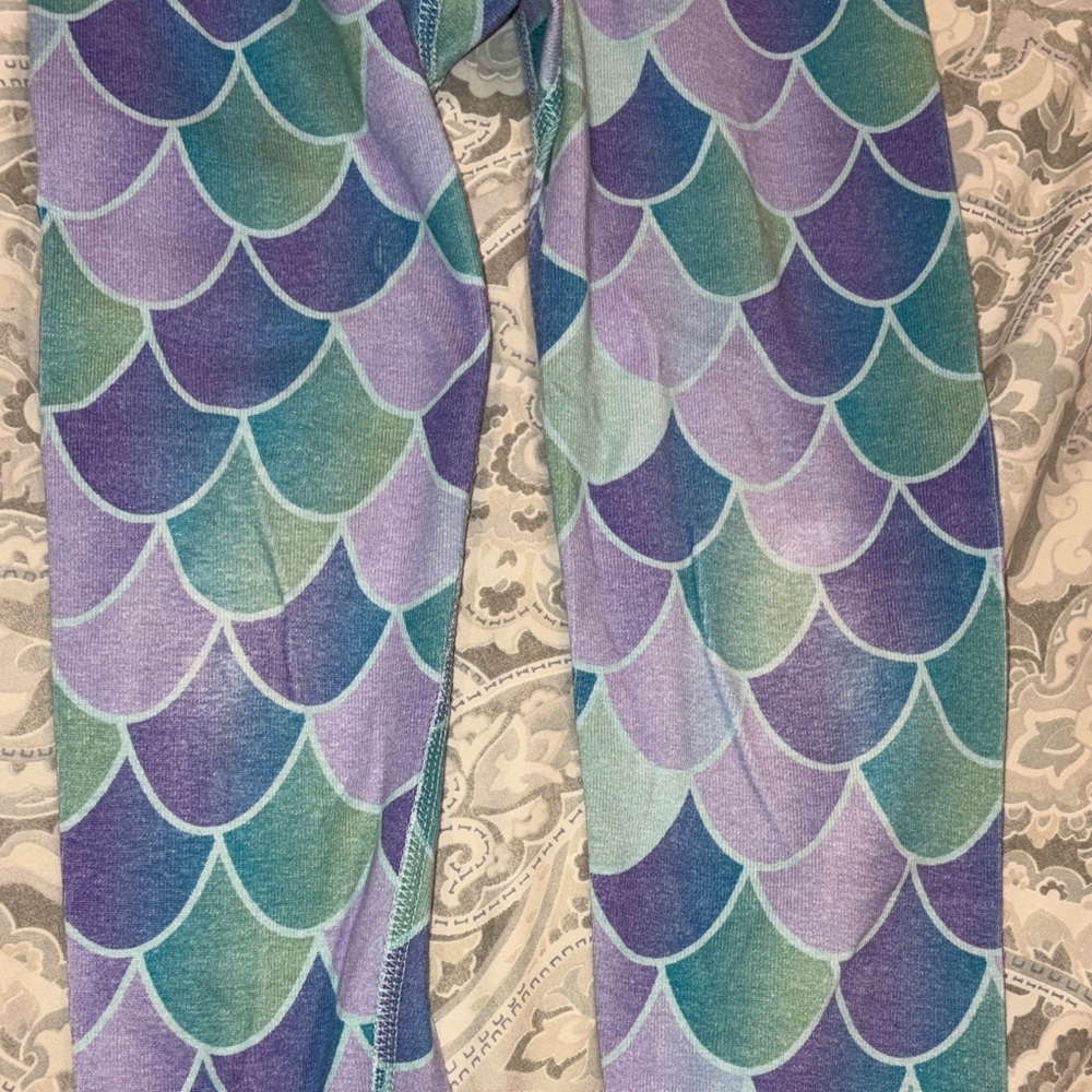 Hanna Andersson Kids Pajama Set - Purple and Blue Scales - Picture 10 of 12